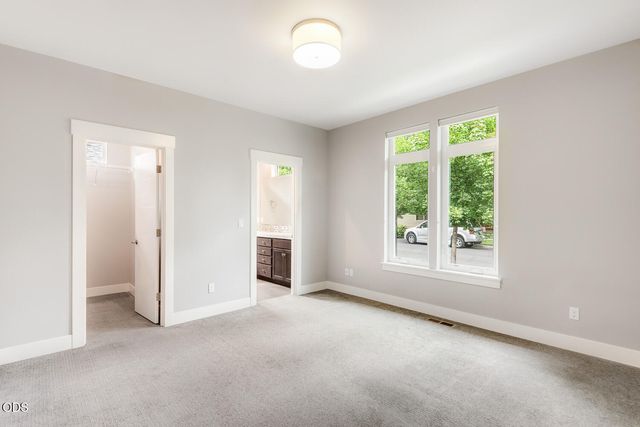 2801 NE Great Horned Place, Bend, OR 97701