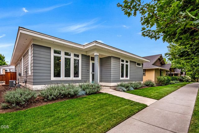 2801 NE Great Horned Place, Bend, OR 97701