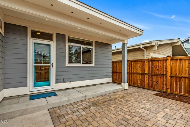 2801 NE Great Horned Place, Bend, OR 97701