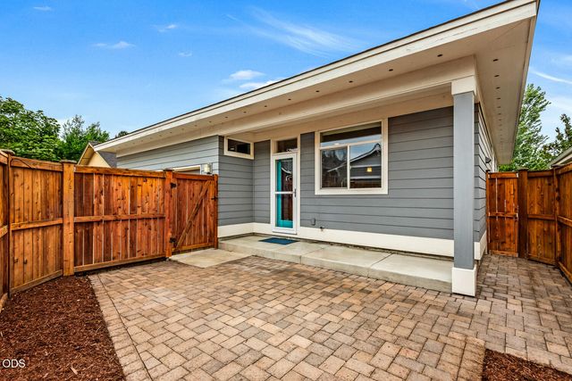 2801 NE Great Horned Place, Bend, OR 97701