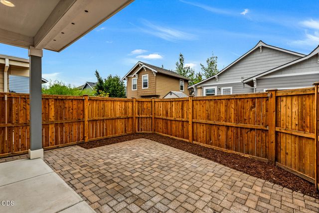 2801 NE Great Horned Place, Bend, OR 97701