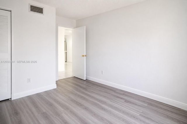240 W Park Dr 205-4, Miami, FL 33172