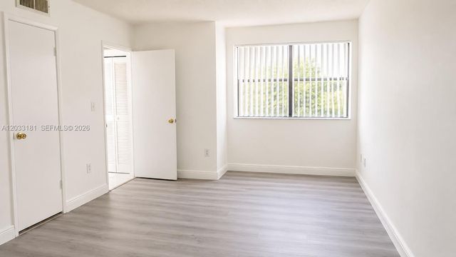 240 W Park Dr 205-4, Miami, FL 33172