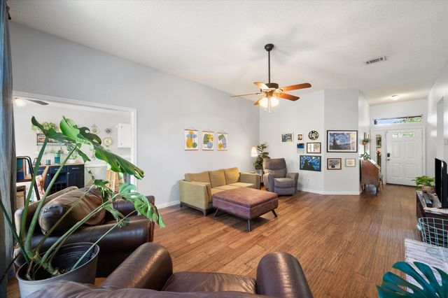 2818 Glen Ridge Drive, Arlington, TX 76016