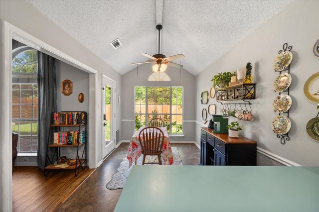 2818 Glen Ridge Drive, Arlington, TX 76016