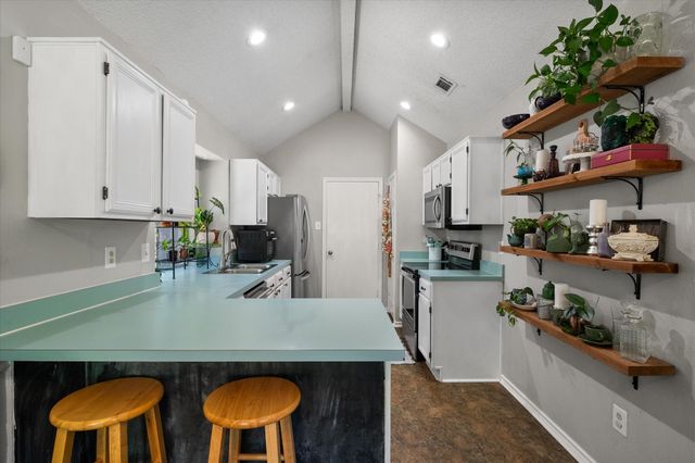 2818 Glen Ridge Drive, Arlington, TX 76016