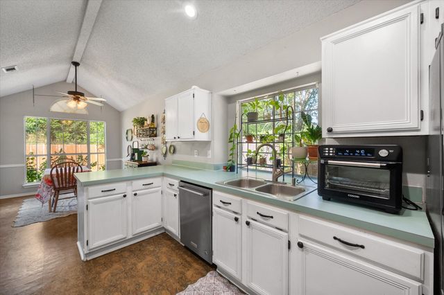 2818 Glen Ridge Drive, Arlington, TX 76016