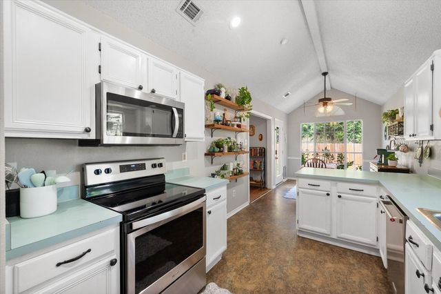2818 Glen Ridge Drive, Arlington, TX 76016