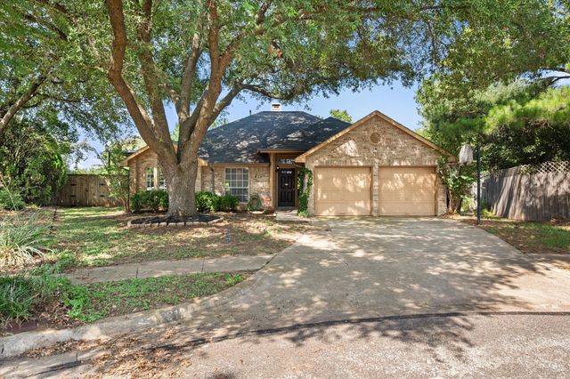 2818 Glen Ridge Drive, Arlington, TX 76016