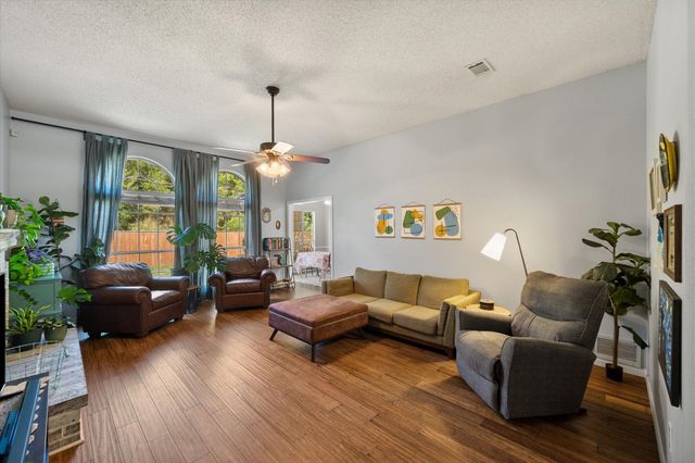2818 Glen Ridge Drive, Arlington, TX 76016