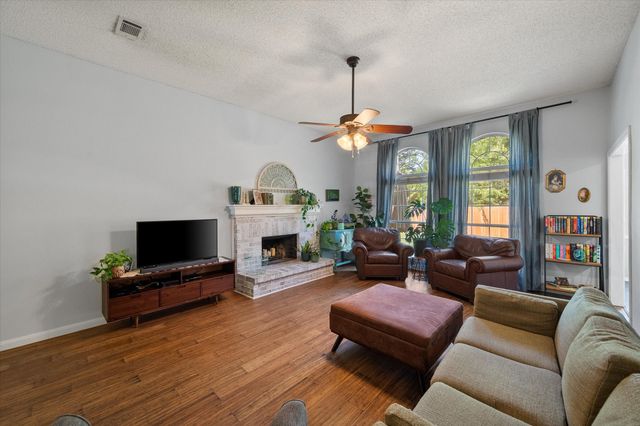 2818 Glen Ridge Drive, Arlington, TX 76016