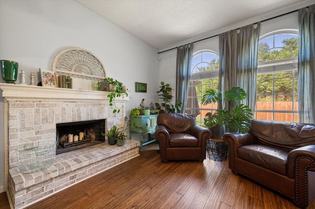 2818 Glen Ridge Drive, Arlington, TX 76016