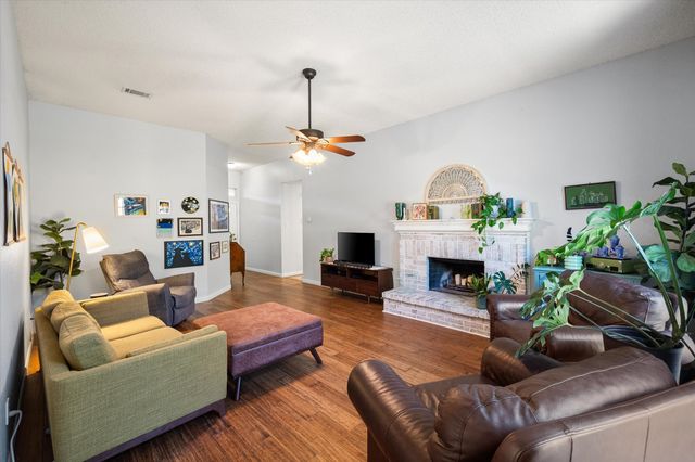 2818 Glen Ridge Drive, Arlington, TX 76016