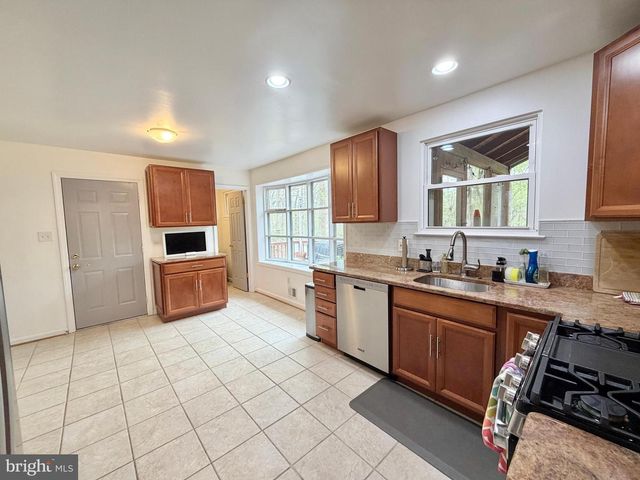 8467 THAMES ST, Springfield, VA 22151