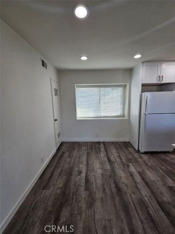 1120 Nicklett Avenue J, Fullerton, CA 92833