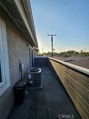 1120 Nicklett Avenue J, Fullerton, CA 92833