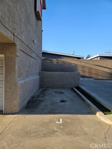 1120 Nicklett Avenue J, Fullerton, CA 92833