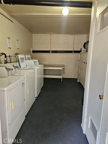 1120 Nicklett Avenue J, Fullerton, CA 92833