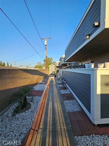 1120 Nicklett Avenue J, Fullerton, CA 92833