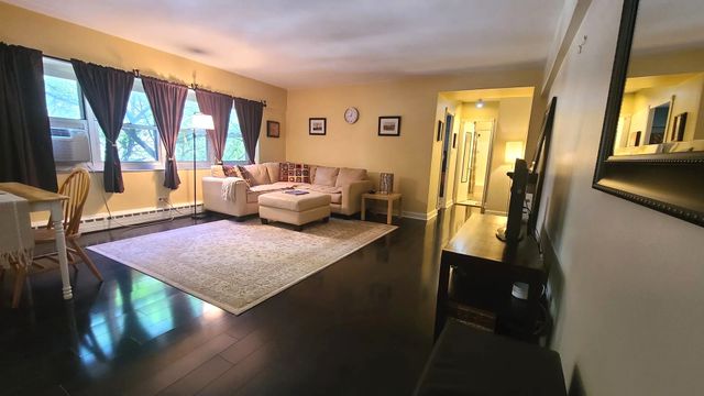 4970 N Marine Drive 429, Chicago, IL 60640