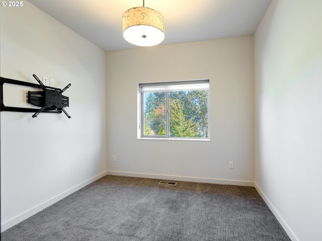 500 YAPA Dr, Silverton, OR 97381