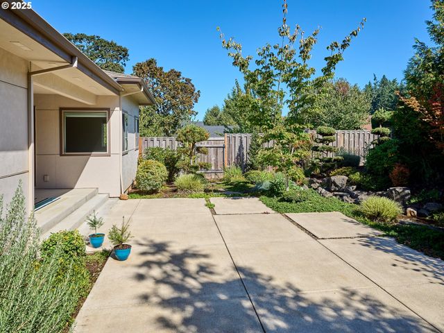 500 YAPA Dr, Silverton, OR 97381