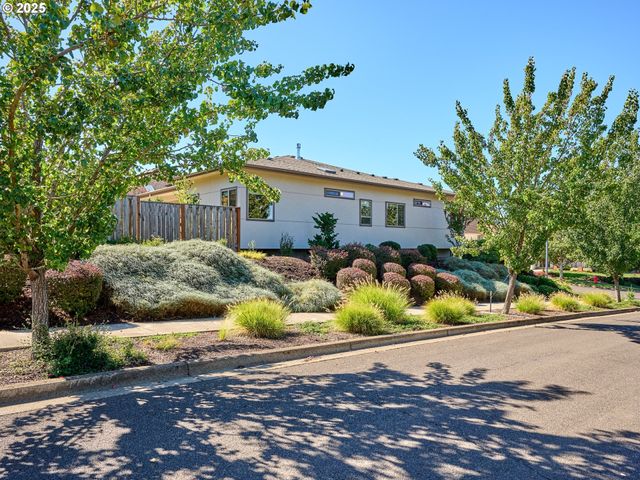 500 YAPA Dr, Silverton, OR 97381