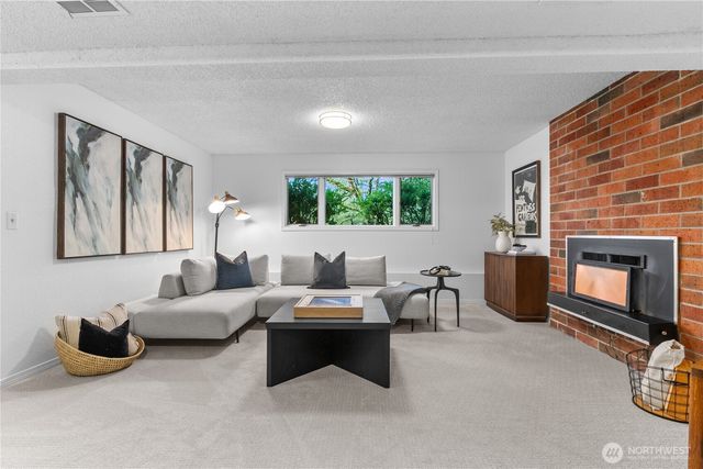 16232 122nd Avenue NE, Bothell, WA 98011