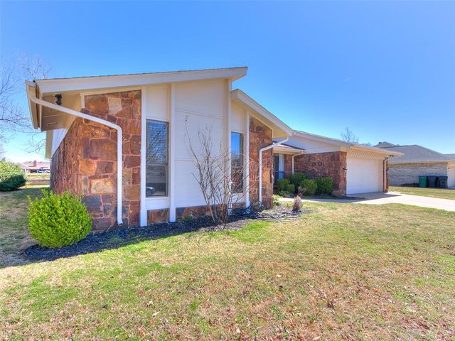 12004 Royal Coach Drive, Yukon, OK 73099