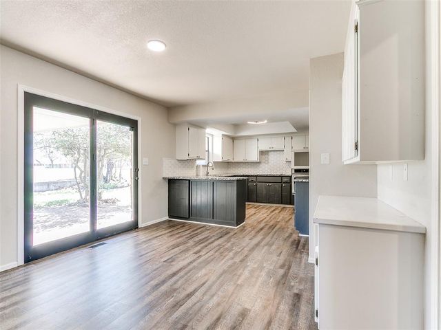 12004 Royal Coach Drive, Yukon, OK 73099