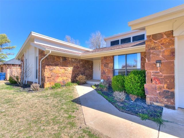 12004 Royal Coach Drive, Yukon, OK 73099