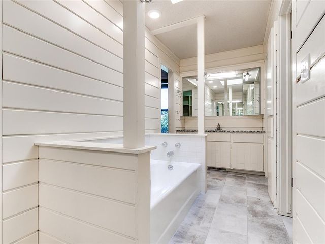 12004 Royal Coach Drive, Yukon, OK 73099