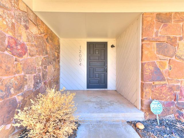 12004 Royal Coach Drive, Yukon, OK 73099