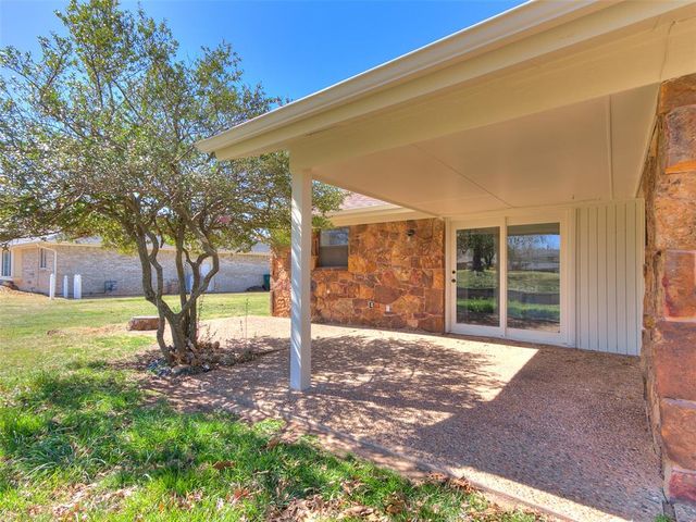 12004 Royal Coach Drive, Yukon, OK 73099