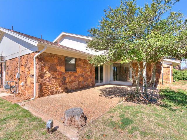 12004 Royal Coach Drive, Yukon, OK 73099