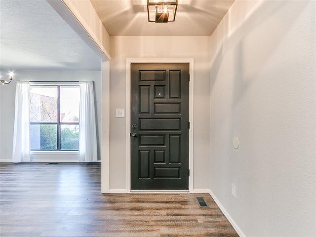 12004 Royal Coach Drive, Yukon, OK 73099