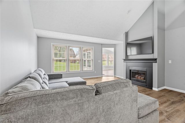 114 Ledbury Circle NE, Canton, OH 44721