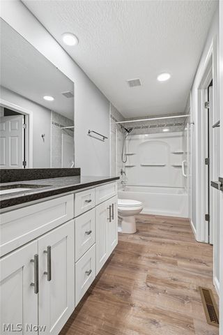 114 Ledbury Circle NE, Canton, OH 44721