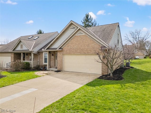 114 Ledbury Circle NE, Canton, OH 44721