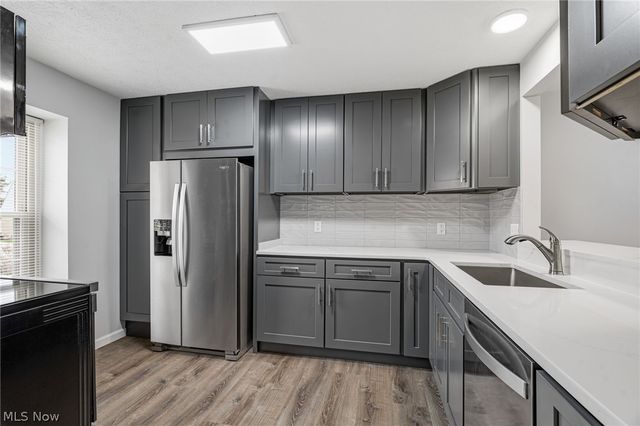 114 Ledbury Circle NE, Canton, OH 44721