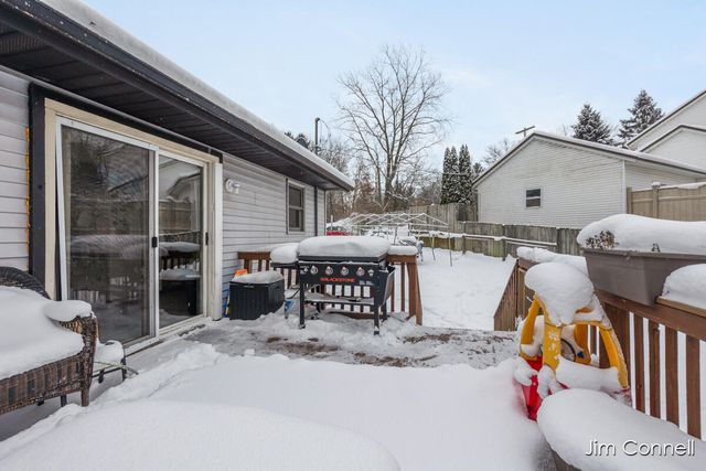 12189 Reyburn Drive NE, Sparta, MI 49345