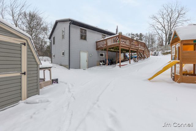 12189 Reyburn Drive NE, Sparta, MI 49345