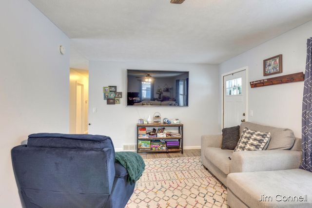 12189 Reyburn Drive NE, Sparta, MI 49345