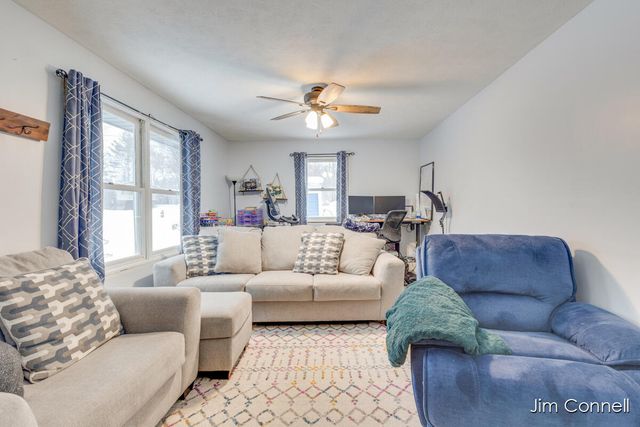 12189 Reyburn Drive NE, Sparta, MI 49345