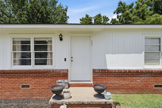 1921 W 49th Street, Tulsa, OK 74107