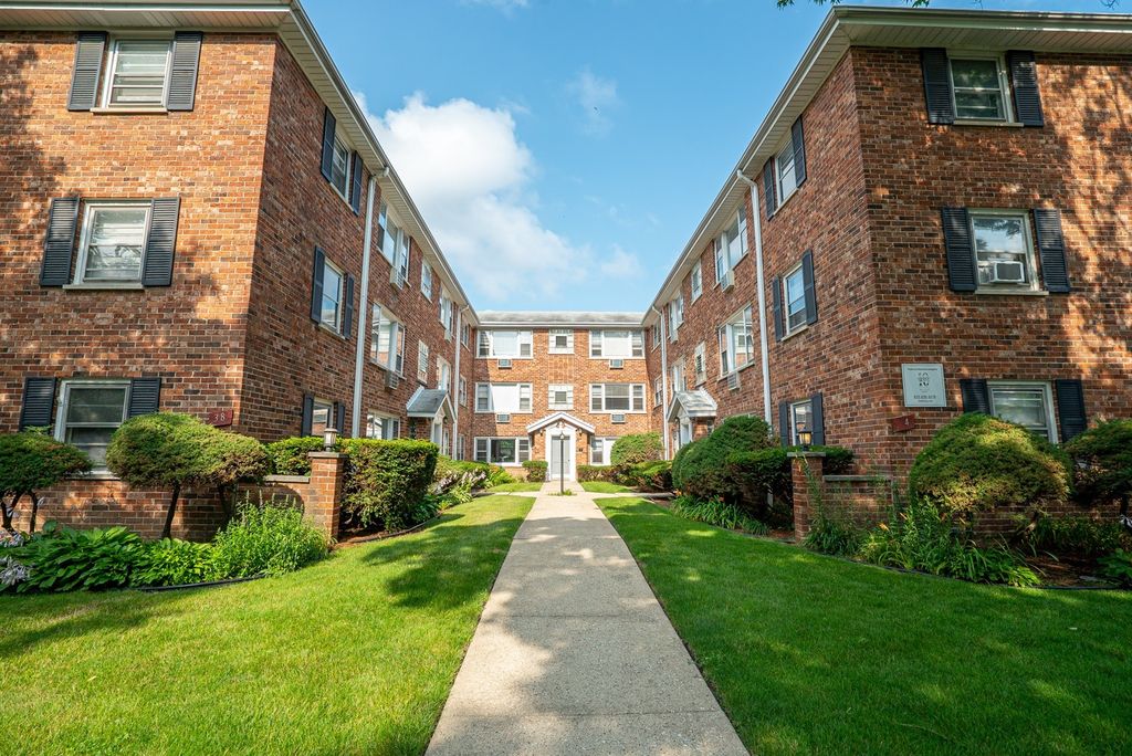 34 S Waiola Avenue 4, La Grange, IL 60525