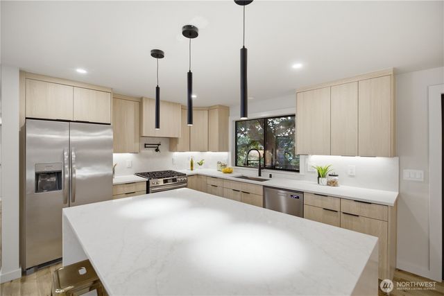 10703 126th Avenue NE, Kirkland, WA 98033