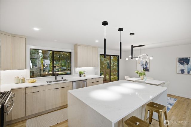 10703 126th Avenue NE, Kirkland, WA 98033