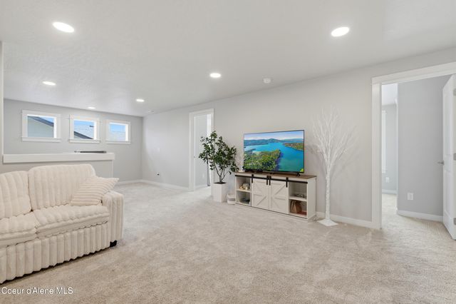 2450 W Victor Loop, Coeur D'alene, ID 83815