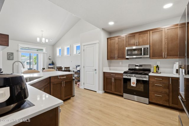 2450 W Victor Loop, Coeur D'alene, ID 83815